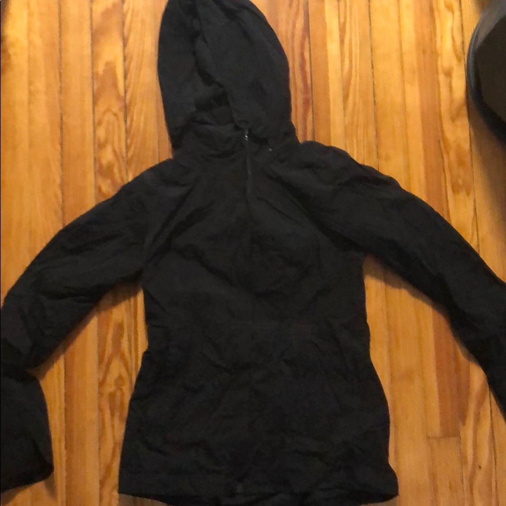 Lululemo run in the rain jacket